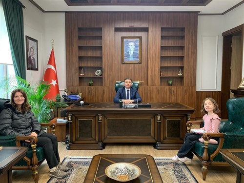 Minik Nahide'den, Kaymakamımız Sn. Fatih KAYA'ya Anlamlı Ziyaret