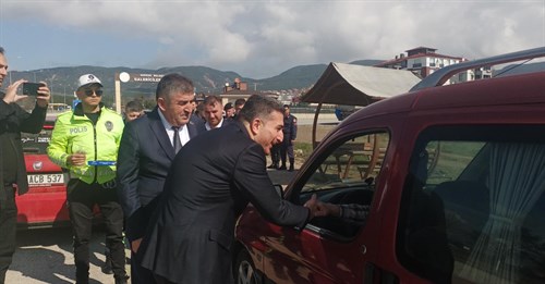 Kaymakam KAYA'dan, Ramazan Bayramı Münasebeti ile Bayram Seyahatinde Olan Vatandaşlara Sürpriz Karşılama