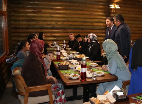 Dünya Yetimler Günü'nde Kaymakam KAYA, Yetim ve Öksüz Aileler ile İftarda Buluştu