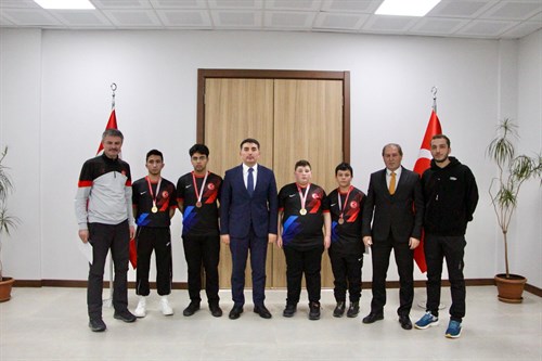 Antrenör ve Şampiyon Sporculardan Kaymakamımız Sayın Fatih KAYA'ya Ziyaret